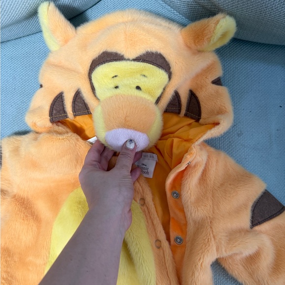 Pottery Barn Tigger Costume 12-24 months - Picture 9 of 10